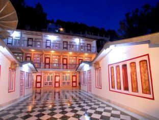 Palace Hotel Bhimtal Exterior photo